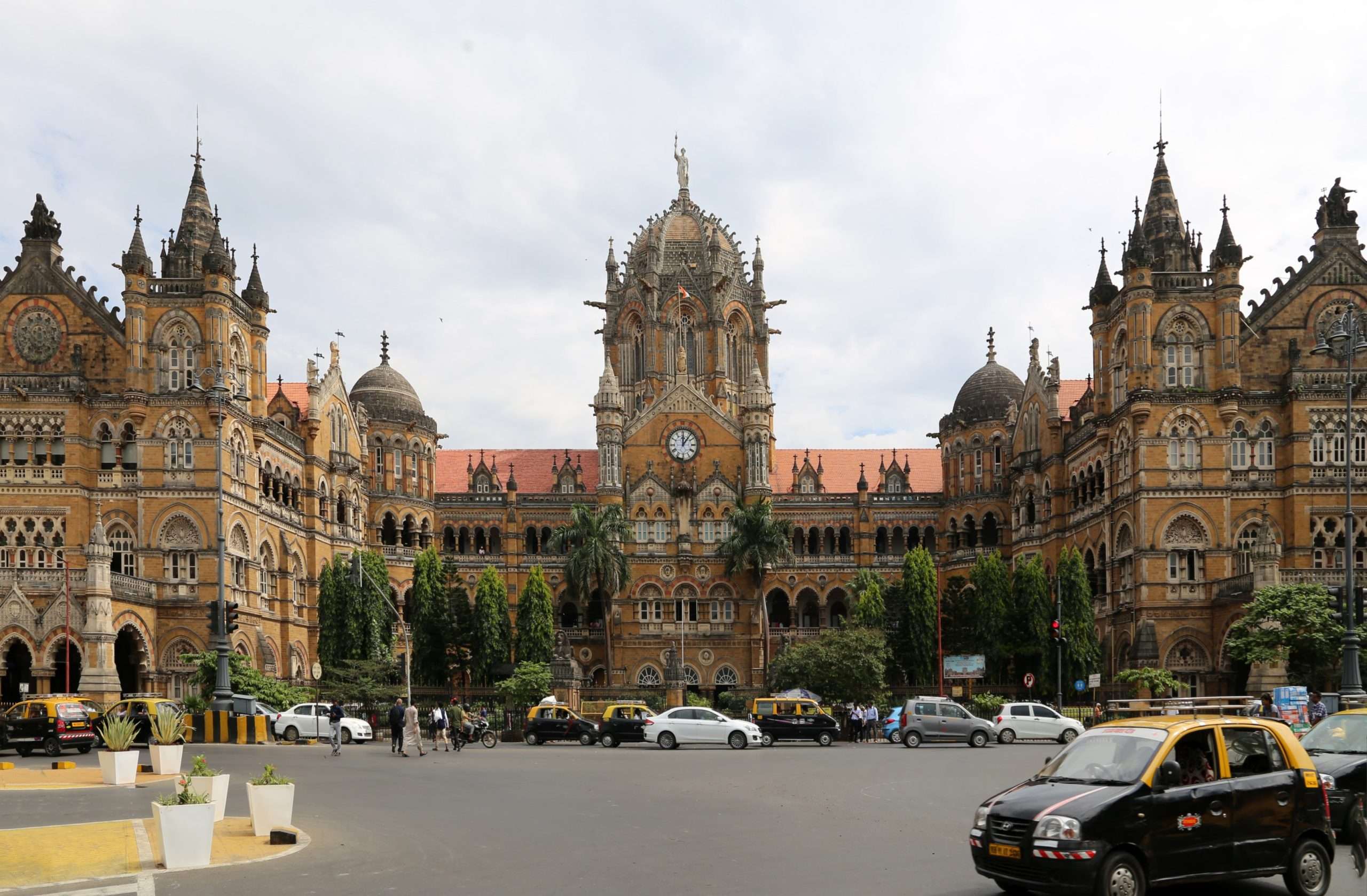 Chhatrapati_shivaji_terminus,_esterno_01 (1) (1)